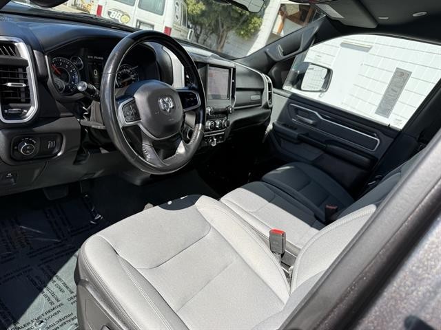 Ram 1500 Vehicle Full-screen Gallery Image 02