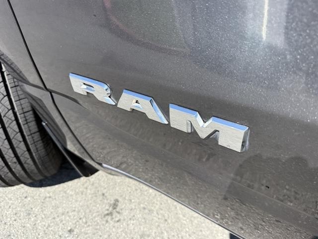 Ram 1500 Vehicle Full-screen Gallery Image 11