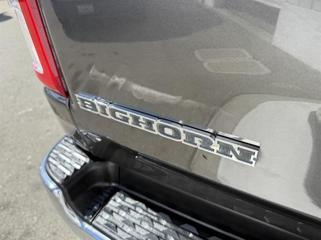 Ram 1500 Vehicle Full-screen Gallery Image 12