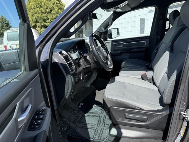 Ram 1500 Vehicle Full-screen Gallery Image 17