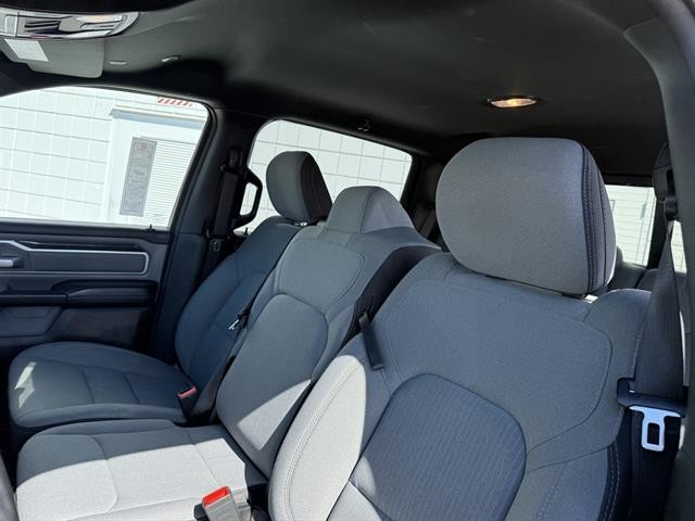 Ram 1500 Vehicle Full-screen Gallery Image 19