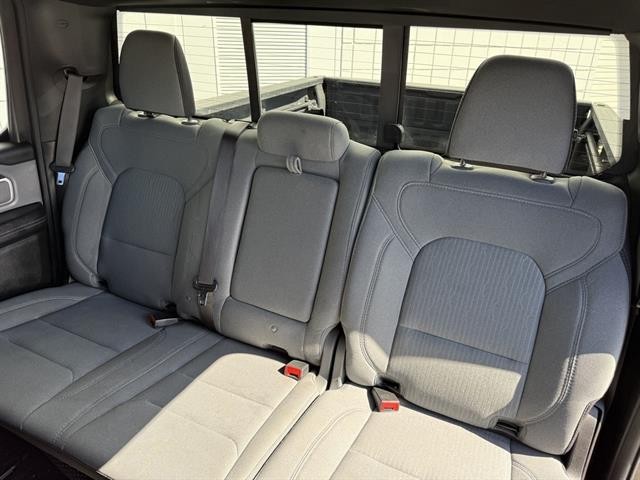 Ram 1500 Vehicle Full-screen Gallery Image 20