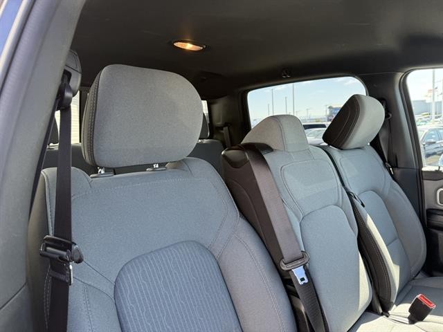 Ram 1500 Vehicle Full-screen Gallery Image 22