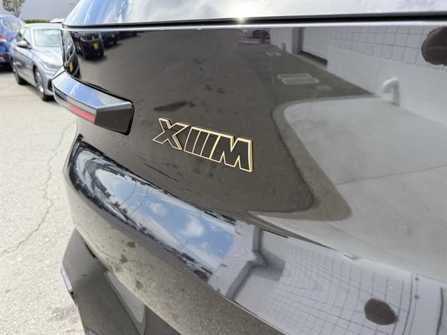 BMW XM Vehicle Full-screen Gallery Image 10