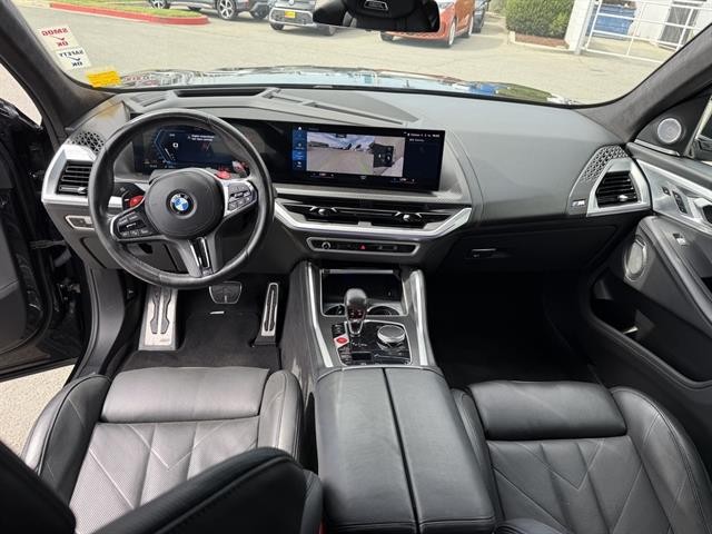 BMW XM Vehicle Full-screen Gallery Image 13
