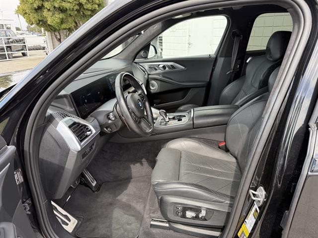 BMW XM Vehicle Full-screen Gallery Image 14