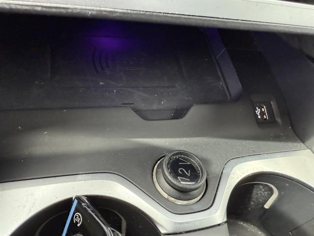 BMW XM Vehicle Full-screen Gallery Image 23