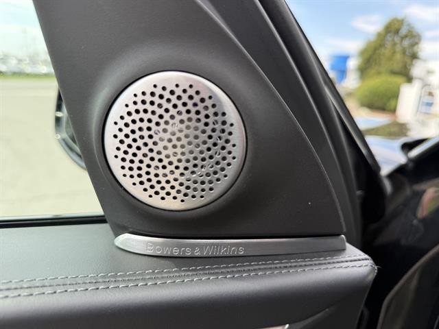 BMW XM Vehicle Full-screen Gallery Image 26