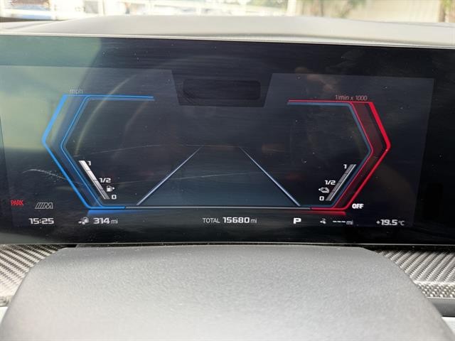 BMW XM Vehicle Full-screen Gallery Image 28