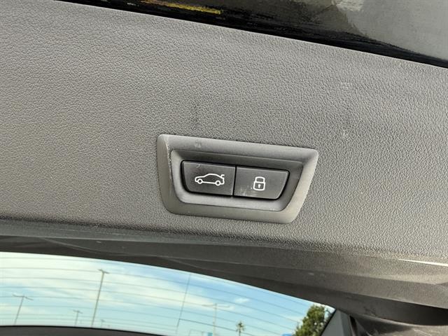 BMW XM Vehicle Full-screen Gallery Image 30