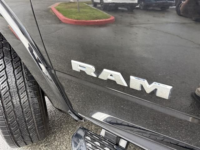 Ram 2500 Vehicle Full-screen Gallery Image 11