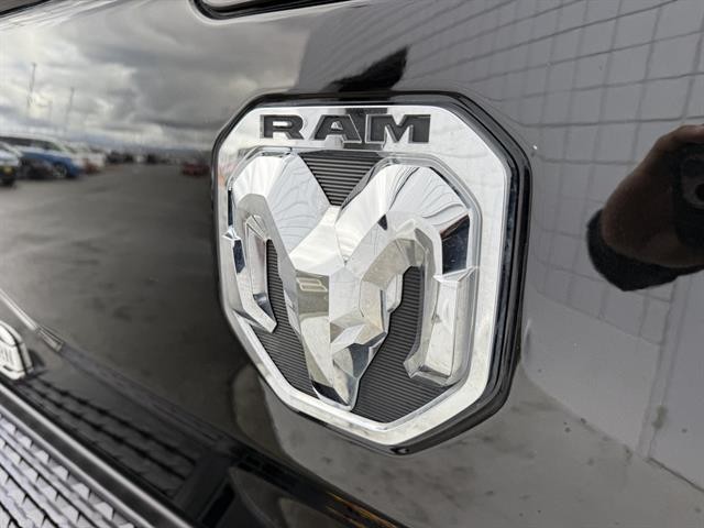 Ram 2500 Vehicle Full-screen Gallery Image 12
