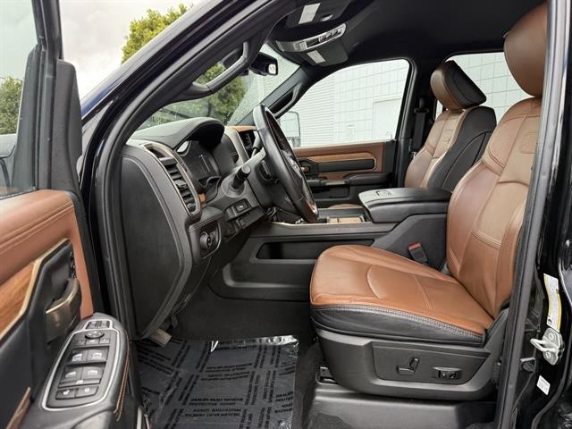 Ram 2500 Vehicle Full-screen Gallery Image 17