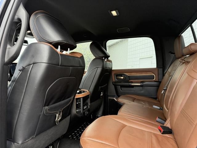 Ram 2500 Vehicle Full-screen Gallery Image 18