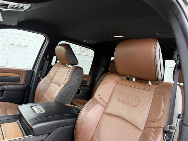 Ram 2500 Vehicle Full-screen Gallery Image 19