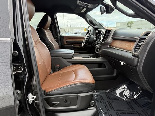 Ram 2500 Vehicle Full-screen Gallery Image 21