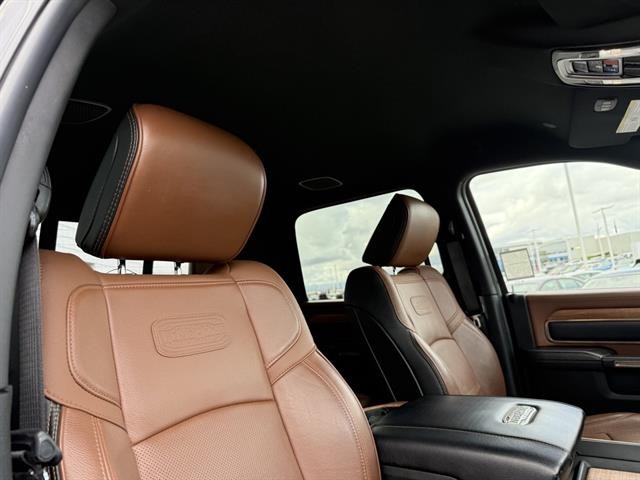 Ram 2500 Vehicle Full-screen Gallery Image 22