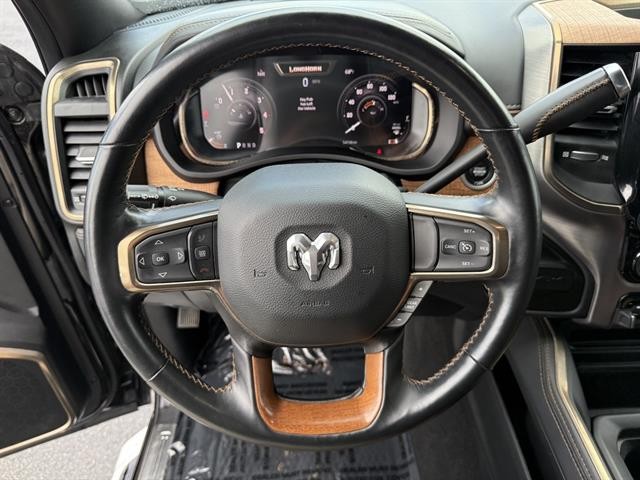 Ram 2500 Vehicle Full-screen Gallery Image 23