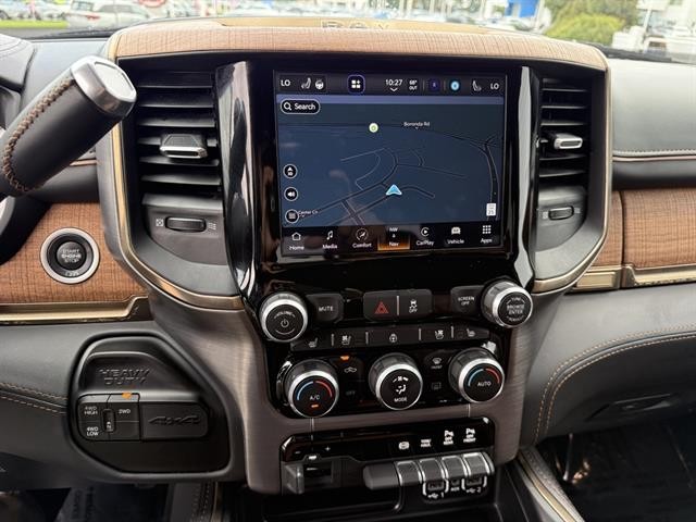 Ram 2500 Vehicle Full-screen Gallery Image 24