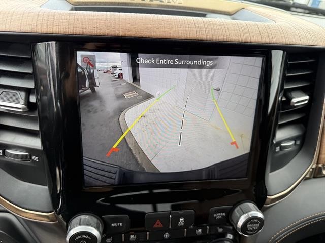 Ram 2500 Vehicle Full-screen Gallery Image 25