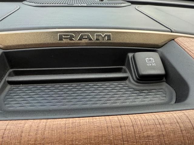 Ram 2500 Vehicle Full-screen Gallery Image 28