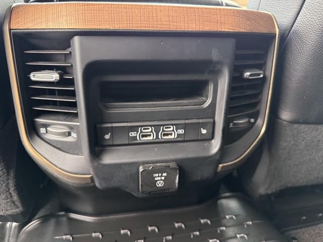 Ram 2500 Vehicle Full-screen Gallery Image 29