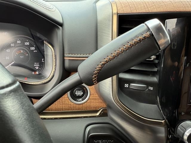 Ram 2500 Vehicle Full-screen Gallery Image 32