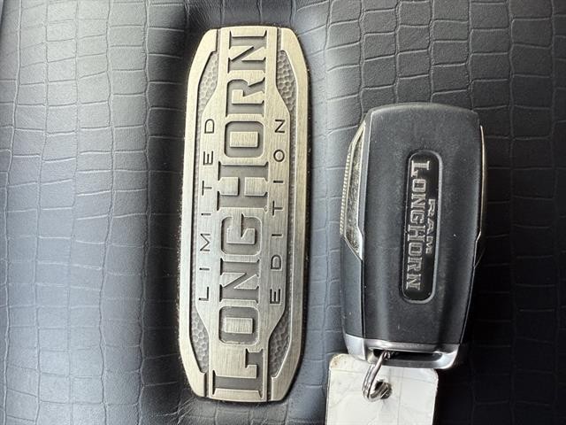 Ram 2500 Vehicle Full-screen Gallery Image 35