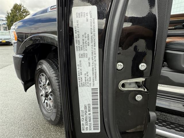 Ram 2500 Vehicle Full-screen Gallery Image 36