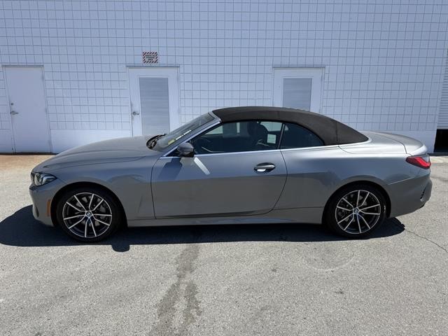 BMW 430i Vehicle Full-screen Gallery Image 03