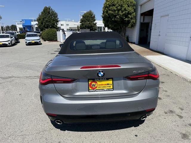 BMW 430i Vehicle Full-screen Gallery Image 05