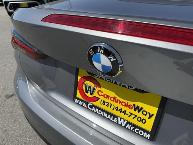 BMW 430i Vehicle Full-screen Gallery Image 10