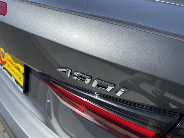 BMW 430i Vehicle Full-screen Gallery Image 11