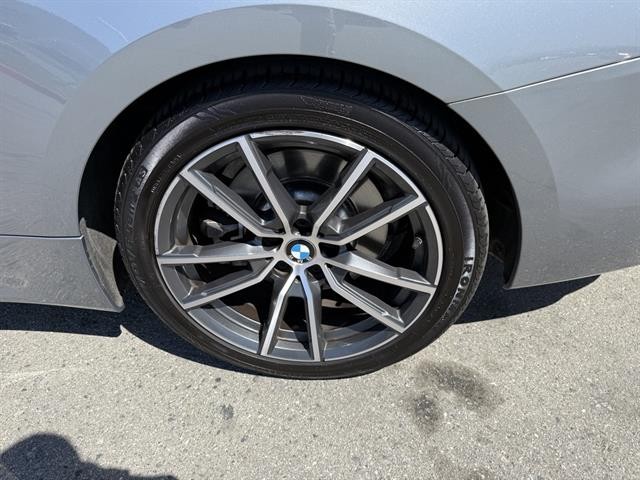 BMW 430i Vehicle Full-screen Gallery Image 12