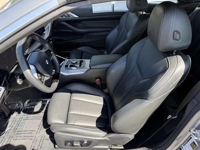 BMW 430i Vehicle Full-screen Gallery Image 14