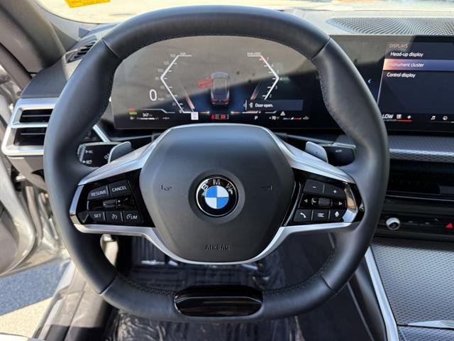 BMW 430i Vehicle Full-screen Gallery Image 19