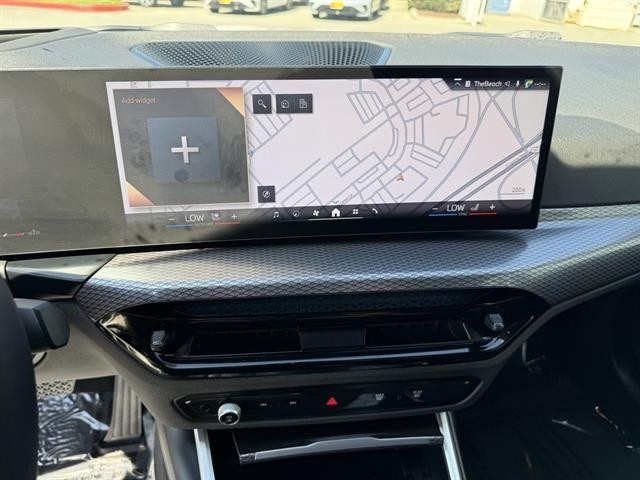 BMW 430i Vehicle Full-screen Gallery Image 20