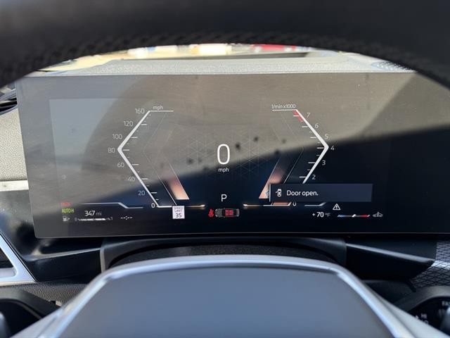 BMW 430i Vehicle Full-screen Gallery Image 24