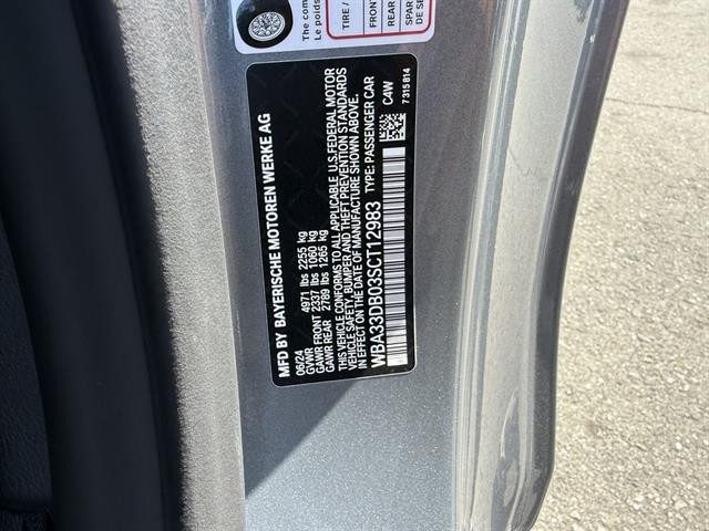 BMW 430i Vehicle Full-screen Gallery Image 27