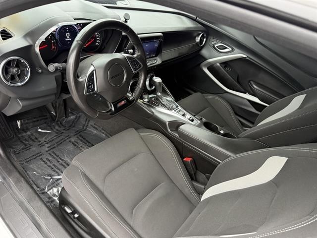 Chevrolet Camaro Vehicle Full-screen Gallery Image 02