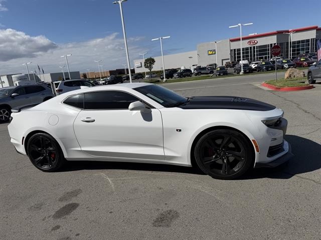 Chevrolet Camaro Vehicle Full-screen Gallery Image 06