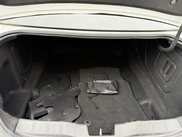 Chevrolet Camaro Vehicle Full-screen Gallery Image 26