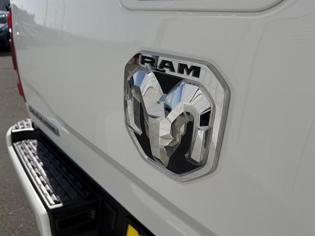 Ram 2500 Vehicle Full-screen Gallery Image 13