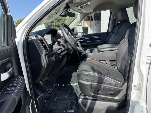 Ram 2500 Vehicle Full-screen Gallery Image 19