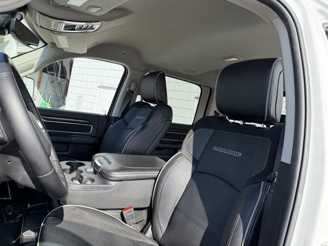 Ram 2500 Vehicle Full-screen Gallery Image 21