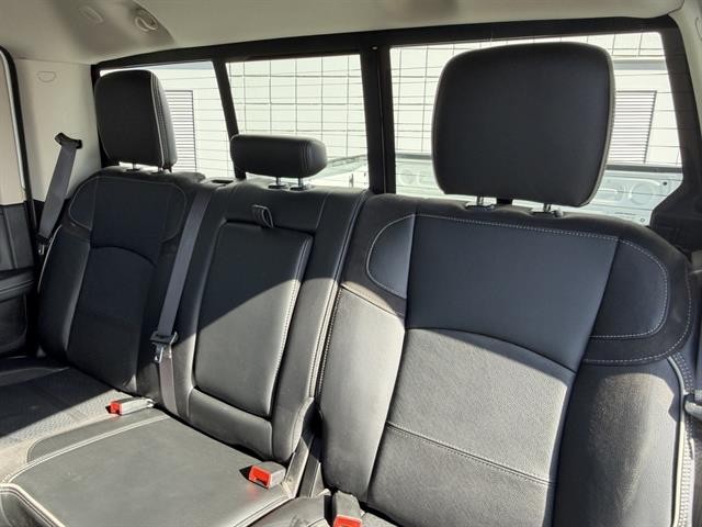 Ram 2500 Vehicle Full-screen Gallery Image 22