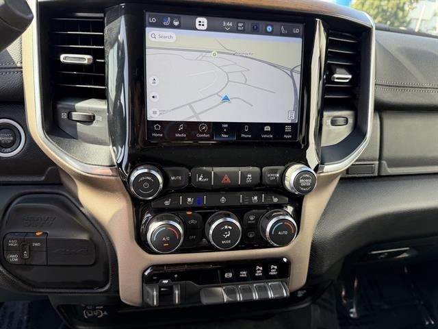 Ram 2500 Vehicle Full-screen Gallery Image 26