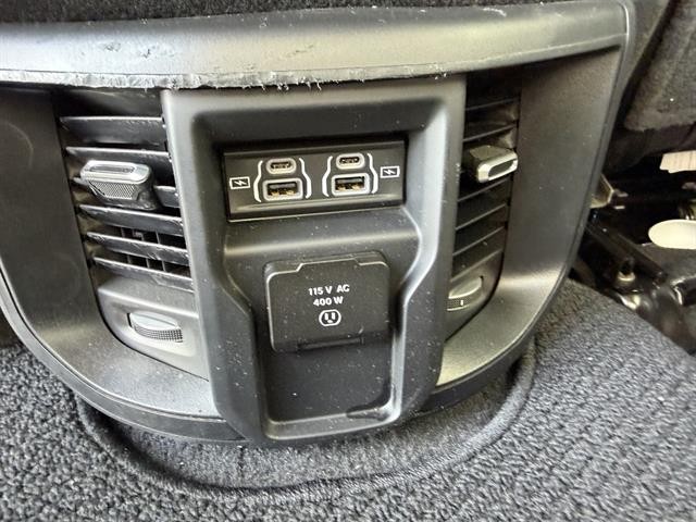 Ram 2500 Vehicle Full-screen Gallery Image 29