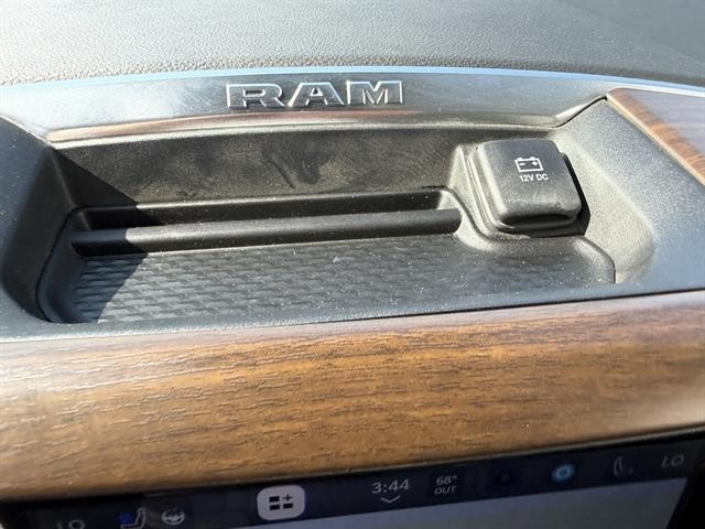 Ram 2500 Vehicle Full-screen Gallery Image 30