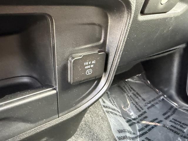 Ram 2500 Vehicle Full-screen Gallery Image 32